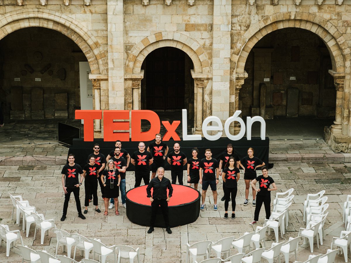 TEDxLeon's tweet photo. Sin nuestro organizador y nuestro equipo de voluntarios, TEDxLeón no sería posible

👏👏👏 Gracias:  Ernesto, Ana, Eva, Gloria, Nicolas, Vicky, Adrián, Pablo, Laura, Marisa, Patricia, Héctor, Bárbara, Dani, Roberto y Silvia 👏👏👏

❌ TEDxLeon X (diez)
#TEDxLeon #TEDx #Leonesp https://t.co/9iFtP86Cwq