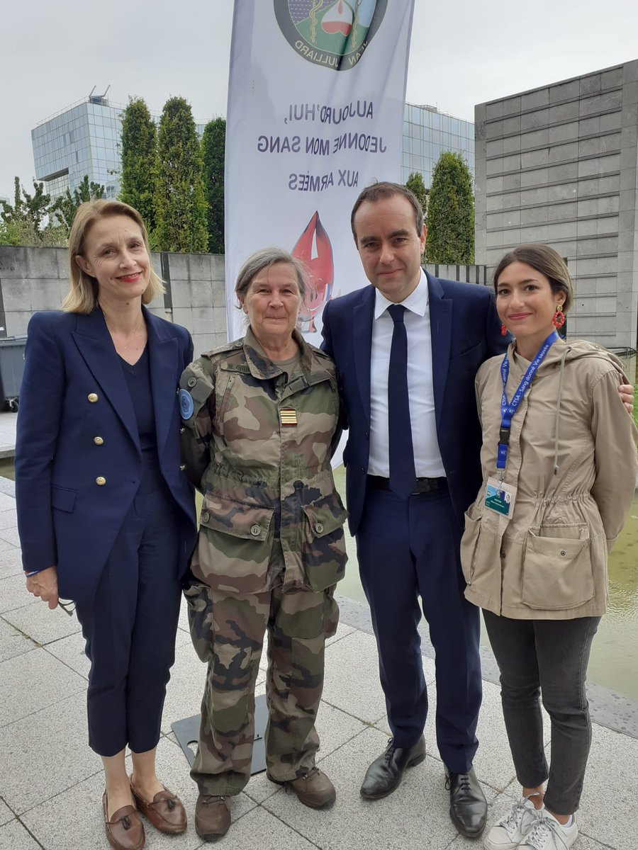 H-1 avant la fin de la collecte de #DonDeSang du #CTSA ! Le ministre des #armées <a href="/SebLecornu/">Sébastien Lecornu</a> est venu encourager les donneurs. À votre tour de faire preuve de #solidarité. Le CTSA vous attend ! 👍