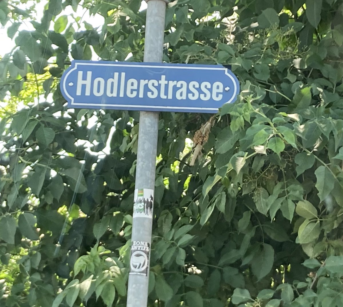 Shifty_21000000's tweet photo. Die Woche ein paar Mal durch die Hodlerstrasse gefahren😊

Welcher #pleb weiss wo das ist?

#Bitcoin https://t.co/IGg5NyrTBc