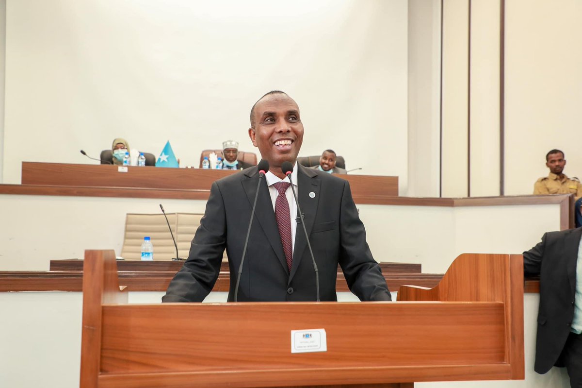 HassanSMohamud's tweet photo. I thank the honourable lawmakers of #Somalia for endorsing our new PM H.E @HamzaAbdiBarre today. 
Our government has an ambitious policy program which seeks to improve our security, strengthen our economy and deliver basic services for our people. 
Let us move forward together. https://t.co/p6CGgDDQIG
