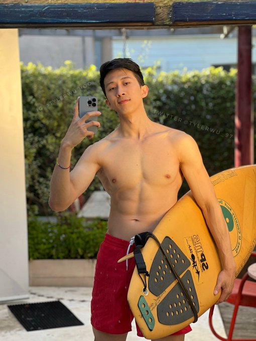 Morning sex?  PS livestreaming from 10pm ET on @chaturbate , link is below! https://t.co/kduc1wSRyr