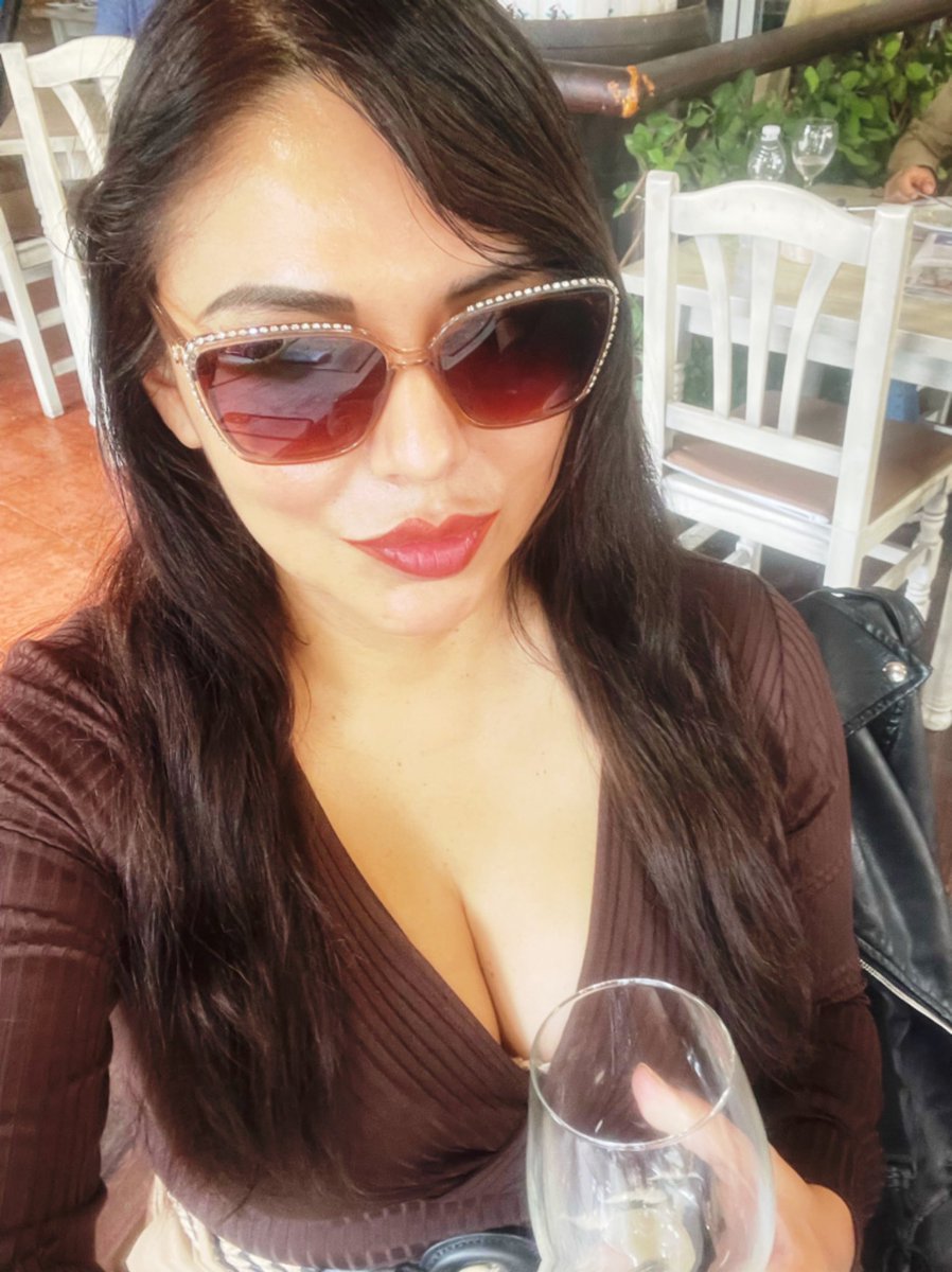 Fun and relax ! Yummy food and chardonnay ;)#relax