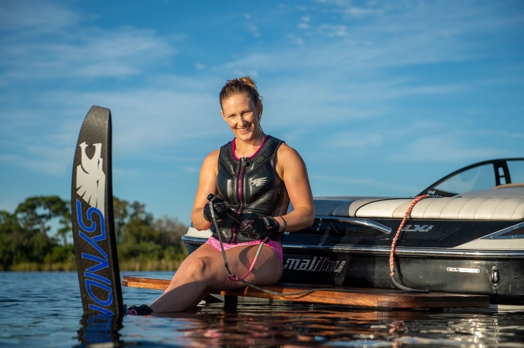 WakesportsULMTD's tweet image. The Syndicate Omega (Mark II) builds upon the intuitive, get-in-position and let-the-ski-do-the-work-for-you philosophy of the original. 

#hoskis #syndicatewaterskis #waterski #waterskiing #lakelife  #waterskiworld