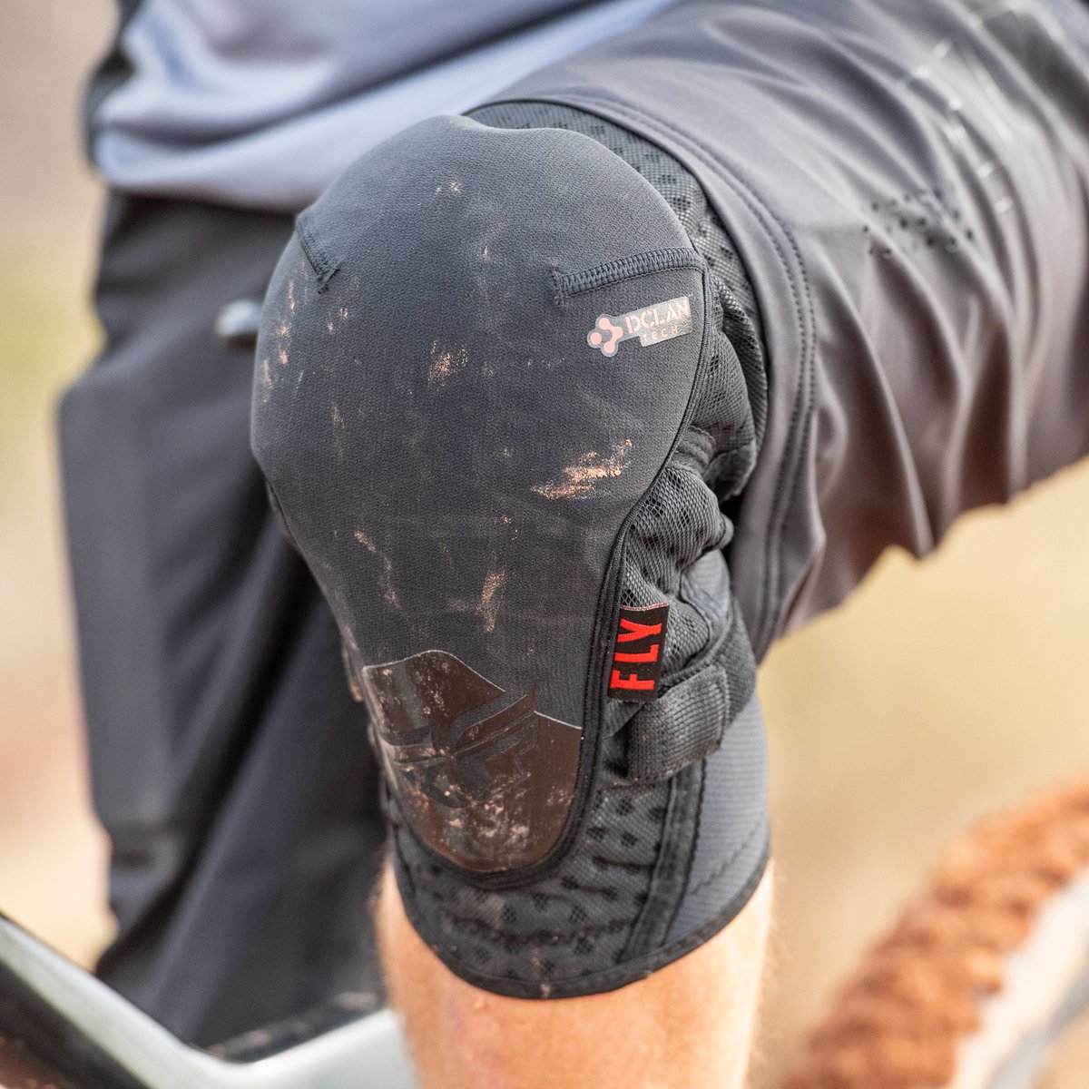 FlyRacingBike's tweet image. #New for #2022 The "Cypher Knee Guard"
-FLY Racing’s HDM (High Density Memory) protectors are made of a special blend viscoelastic foam with memory function allowing for repeat impacts