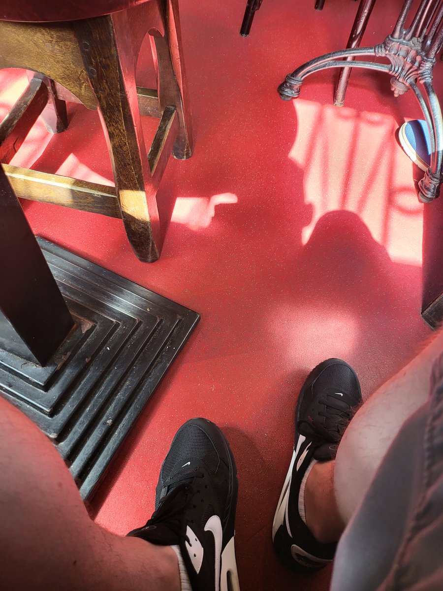 funkster_brown's tweet photo. Off the wagon after a crazy work week. The local pub now has a Digitial Dukebox. #VictoriaBar #Hamilton
..see my foot tappin to Fleetwood Mac #GoinMyOwnWay https://t.co/EmJuO93btJ