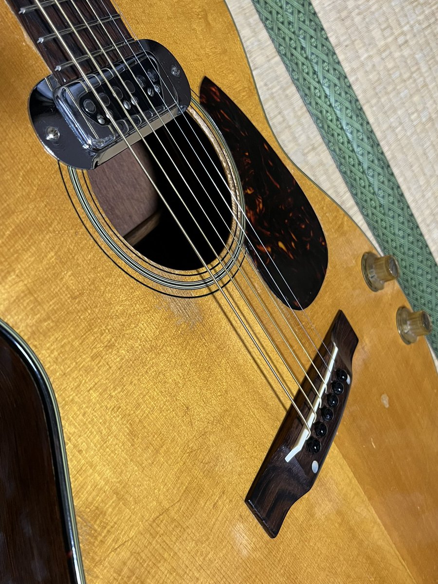 yukijiiji's tweet photo. 今日はバタバタでした😅
夜はスペースを拝聴しながら片づけを。。。
ギターの時間は少しだけになってしまったけど　#0018E で🎵 https://t.co/OgNNgg7hW1