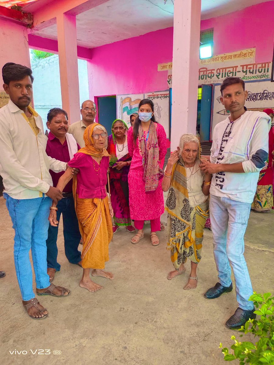 Srushti_IAS's tweet photo. Today was the #voting day for Rural Panchayat Elections in #MadhyaPradesh. A vivid experience of grassroot level politics celebrating the power of #democracy. Relentless efforts of hundreds of government servants make it possible! https://t.co/mZeRLbgmEs