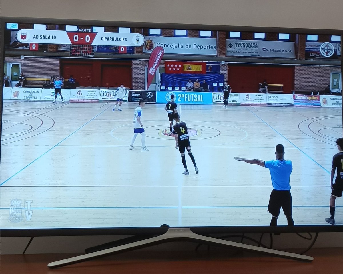 Mark_Splash's tweet photo. Aprofitant l'últim futbol sala, que després fins setembre re! Gràcies per retransmetre @FUTSALMAFERTV #futsal #malalt https://t.co/pK7YJJMszO