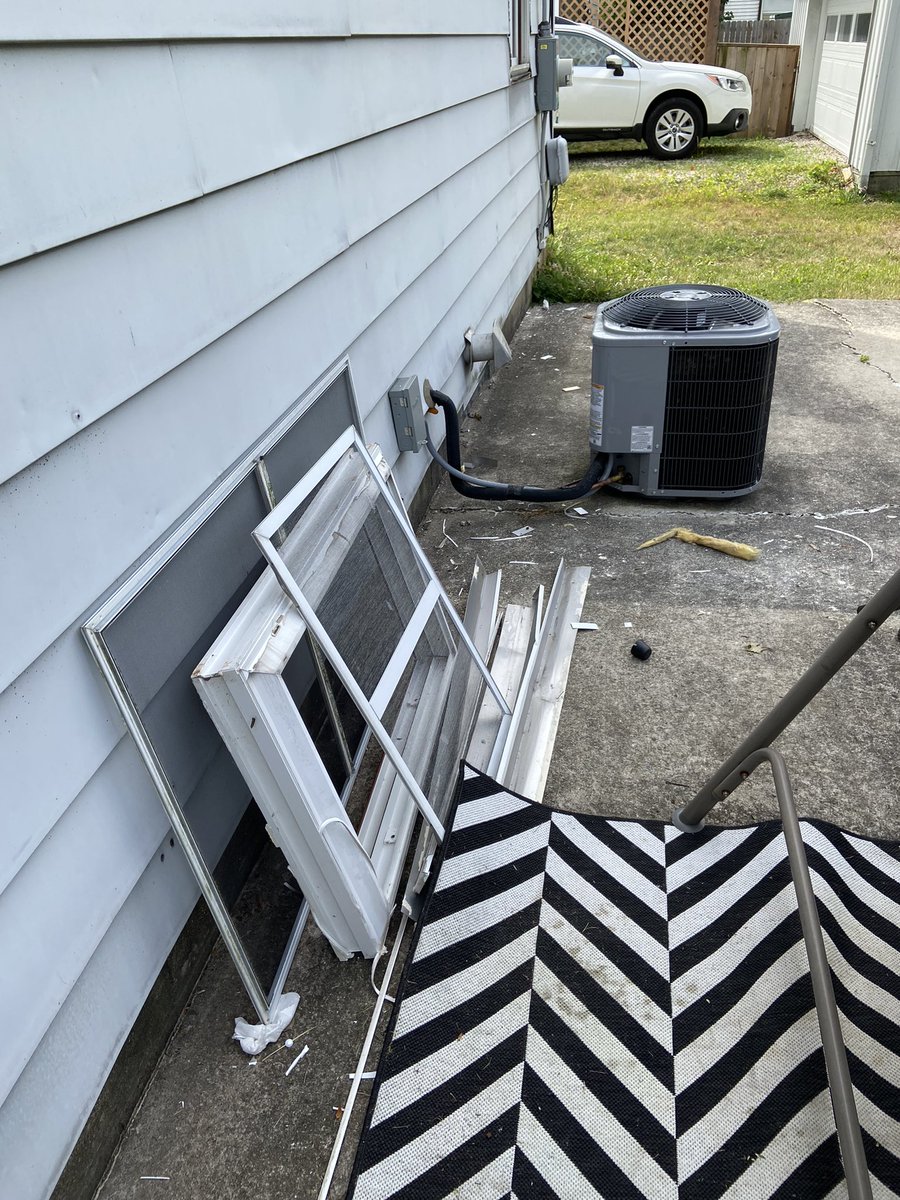 CaslowChelsea's tweet photo. This is how @universlwindows in central Ohio left my home. We have two small kids and dogs. I’ve been trying to contact them since Thursday for answers. Do not hire this company - Twitter do your thing 🙏 https://t.co/dFkTW7ebs0