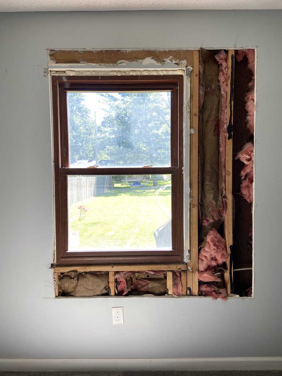 CaslowChelsea's tweet photo. This is how @universlwindows in central Ohio left my home. We have two small kids and dogs. I’ve been trying to contact them since Thursday for answers. Do not hire this company - Twitter do your thing 🙏 https://t.co/dFkTW7ebs0