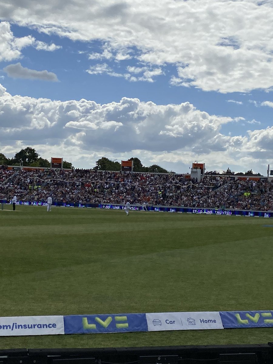 mayesycfc's tweet photo. Worlds longest beer snake…. 🍺 
#ENGvNZ #Headingley https://t.co/MfPumg6Bnt