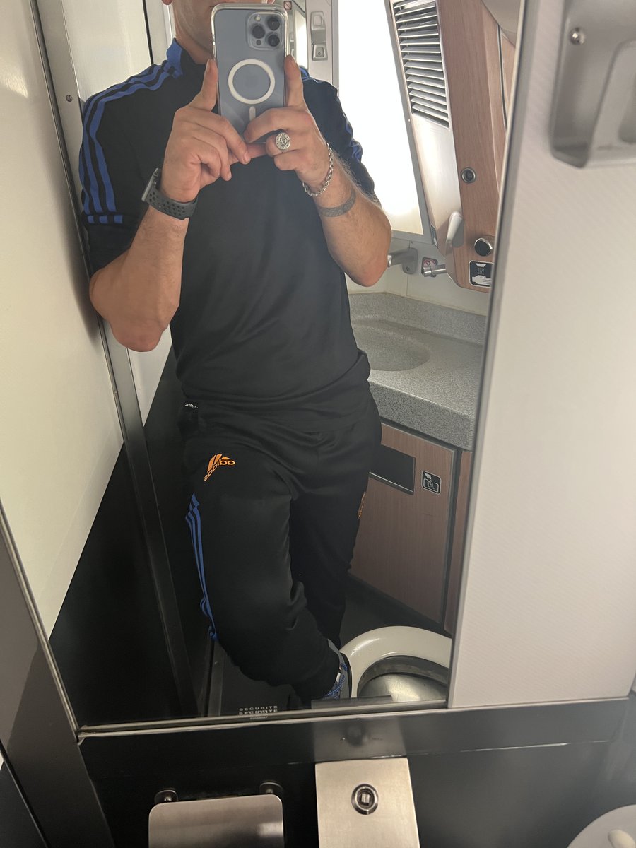 DjefMastersnake's tweet photo. Dans le trains pour Lens jeudi ! #masterkiffeur #toilettes https://t.co/UlRhKUJXH7