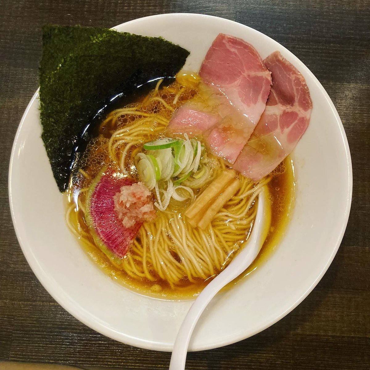 naokinman111's tweet photo. 5月4日 2022年 35〜36杯目

＊OGON（醤油）
＊SHIROGANE（塩）
＊SABAKU（カレー）

開店前に行っても並んでる〜！
カレーが最高に美味しいラーメン屋さんでした！
麺も最高！塩についてる海苔も最高！
上品なラーメン。

#nn #ramennn #ラーメン #札幌らーめん #札幌ラーメン #北海道ラーメン https://t.co/BSfrj1M9nu