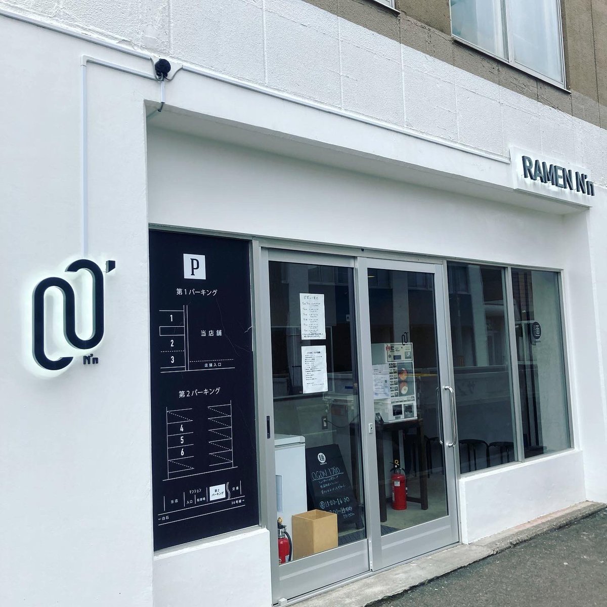 naokinman111's tweet photo. 5月4日 2022年 35〜36杯目

＊OGON（醤油）
＊SHIROGANE（塩）
＊SABAKU（カレー）

開店前に行っても並んでる〜！
カレーが最高に美味しいラーメン屋さんでした！
麺も最高！塩についてる海苔も最高！
上品なラーメン。

#nn #ramennn #ラーメン #札幌らーめん #札幌ラーメン #北海道ラーメン https://t.co/BSfrj1M9nu
