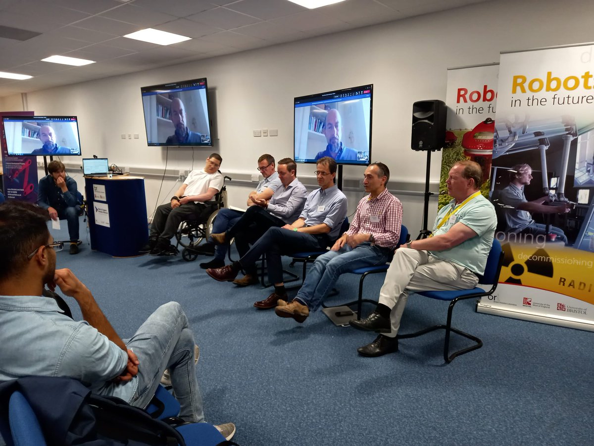 ReachBrl's tweet photo. Ended yesterday’s event with an amazing round table!
We hope to see all of you again next time. 🙌
@UWEBristol
@HEARTSbrl
@BristolRobotLab
@RIFBristol
@BristolUni
#robotics #REACHforit #uwe #uob https://t.co/EVzNyIV2zo