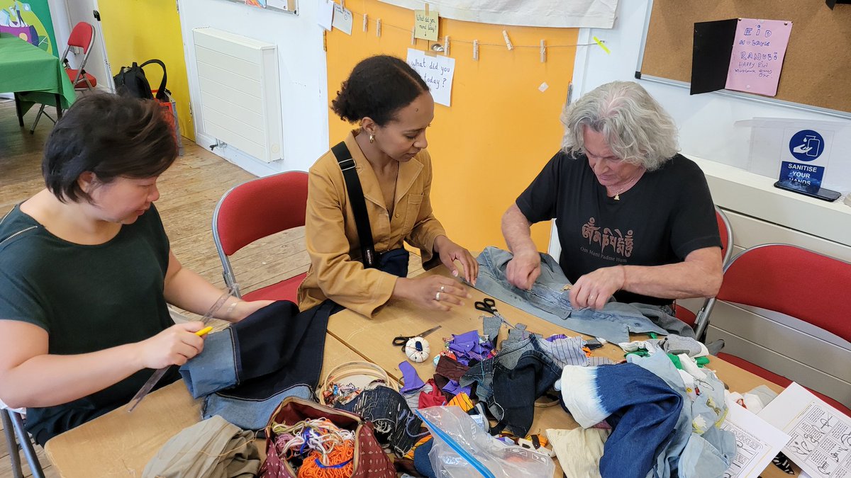 What a great day today at the clothes swap in collab with @sunnyjarecohub & @TowerHamletsNow. Everyone was super keen to exchange clothes and learn how to mend and upcycle them💚