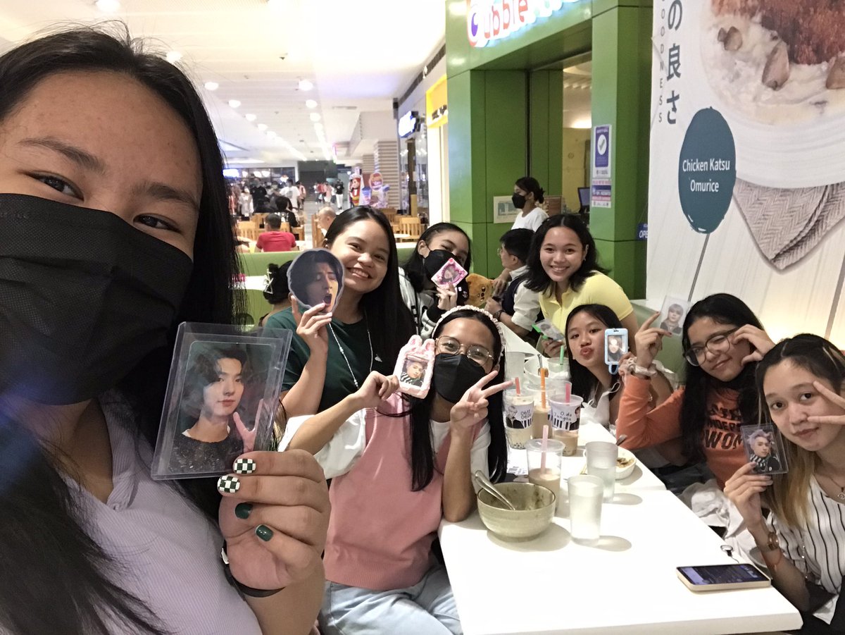 dojungwang14's tweet photo. 05.25.2022 #flatnotesforodesu cse day!!
first ever meet up w/ fellow xhoes & first f2f kpop cse ko itu so am really thankful to meet wonderful people & enjoy the whole afternoon with them :>
hoping to meet more filo xhoes soonest! ^-^ https://t.co/pRIiivjXGL