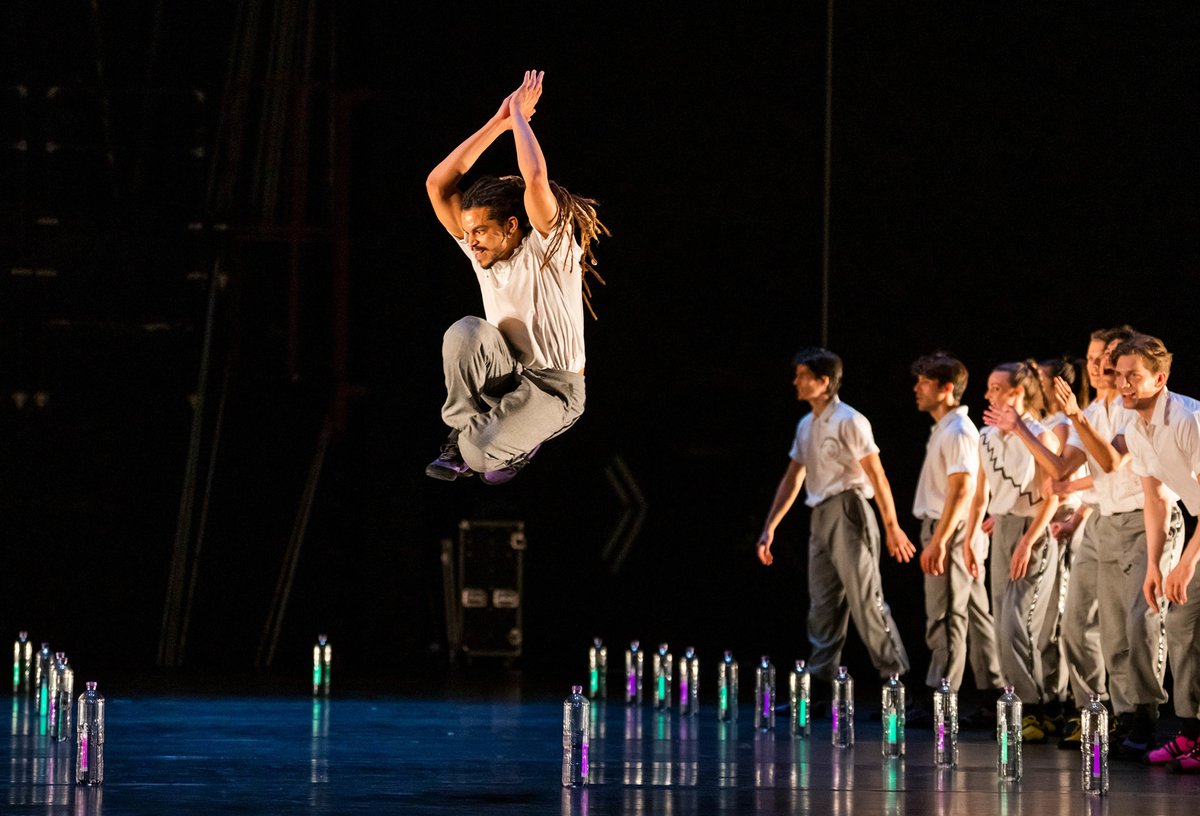 Ya se estrenó "24", la maravillosa colaboración entre el <a href="/BRB/">Birmingham Royal Ballet</a> y #AcostaDanza, a partir de la obra "Twelve", del español <a href="/jorgecrecis/">@jorgecrecis</a>. La obra pertenece  a la temporada "On Yours Marks!", en escena en estos momentos. Dirección general de <a href="/CAcostaOfficial/">Carlos Acosta CBE</a>.
Fotos: Tristram Kenton