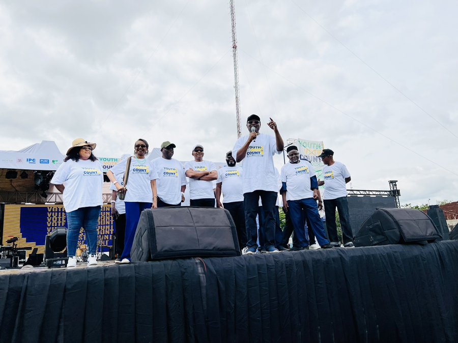 According to #INEC Chairman, Prof. Mahmood Yakubu, addressing the crowd at the #YouthVoteCountNG mega concert holding at Old Parade Ground, Abuja. He said that CVR will be extended. 

#NYSC2022B1
#SoroSokeDecides Tinubu 
Afikpo Igbokwe tekno Sega