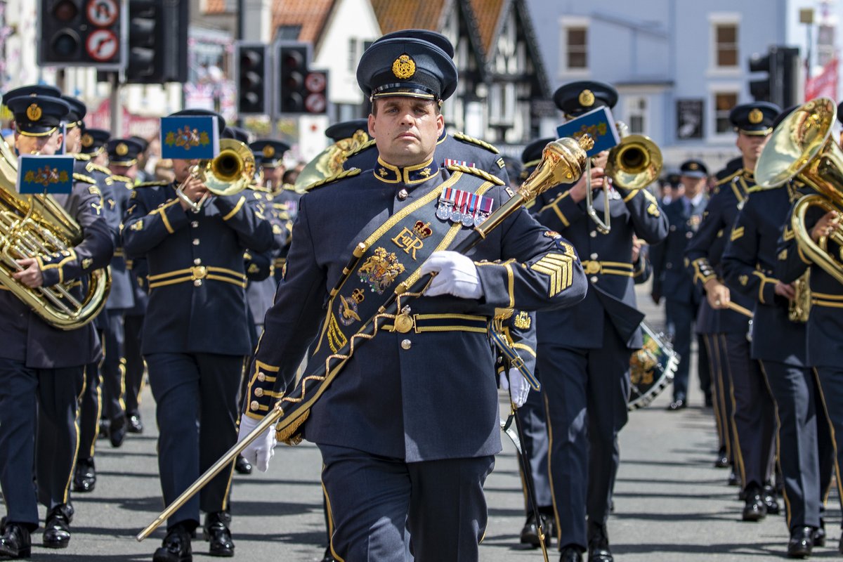 ArmedForcesDay's tweet image. Huge crowds in Scarborough have been treated to Marching military bands and contingents from all three services on #ArmedForcesDay2022. Veterans and Cadets joined them in a parade that consisted of nearly 1000 personnel. 👏 🇬🇧