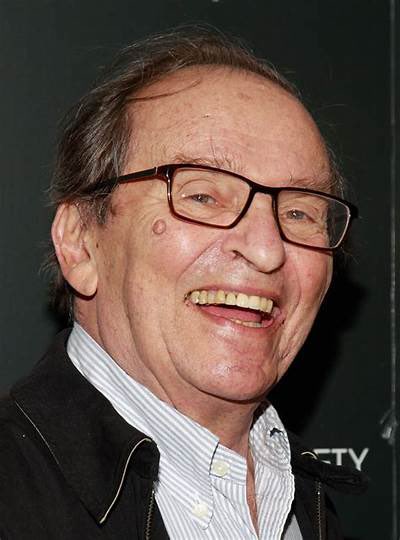 Happy Birthday Sidney Lumet! One of the best directors of all time. Twelve Angry Men, Serpico, Dog Day Afternoon, Prince of The City, The Verdict, Network, Running On Empty, Before The Devil Knows You’re Dead. #SidneyLumet https://t.co/Ki1DZbHTrf