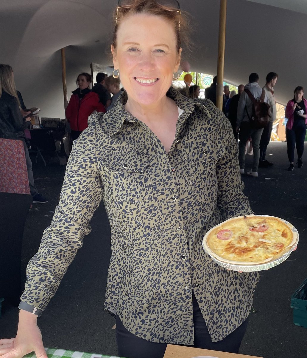 Tasty cakes from Tina Breteche of ⁦<a href="/MangeToutDeli/">Mange Tout</a>⁩ ⁦<a href="/ComberEarlies/">ComberEarlies</a>⁩ ⁦<a href="/DukeSchomberg/">Sam Butler MBE</a>⁩ #lovelocalfood