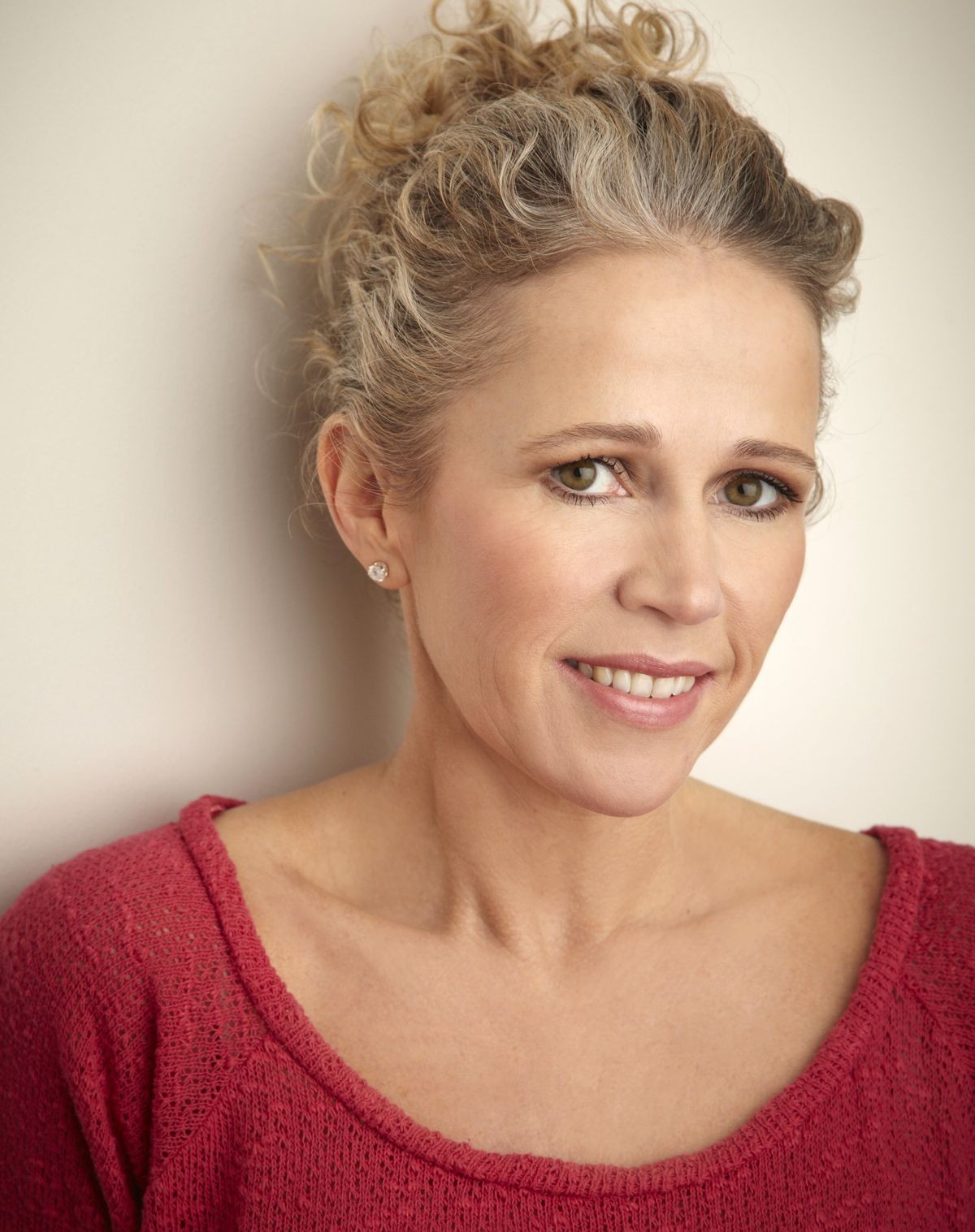 Happy birthday to Lucy Benjamin! 
