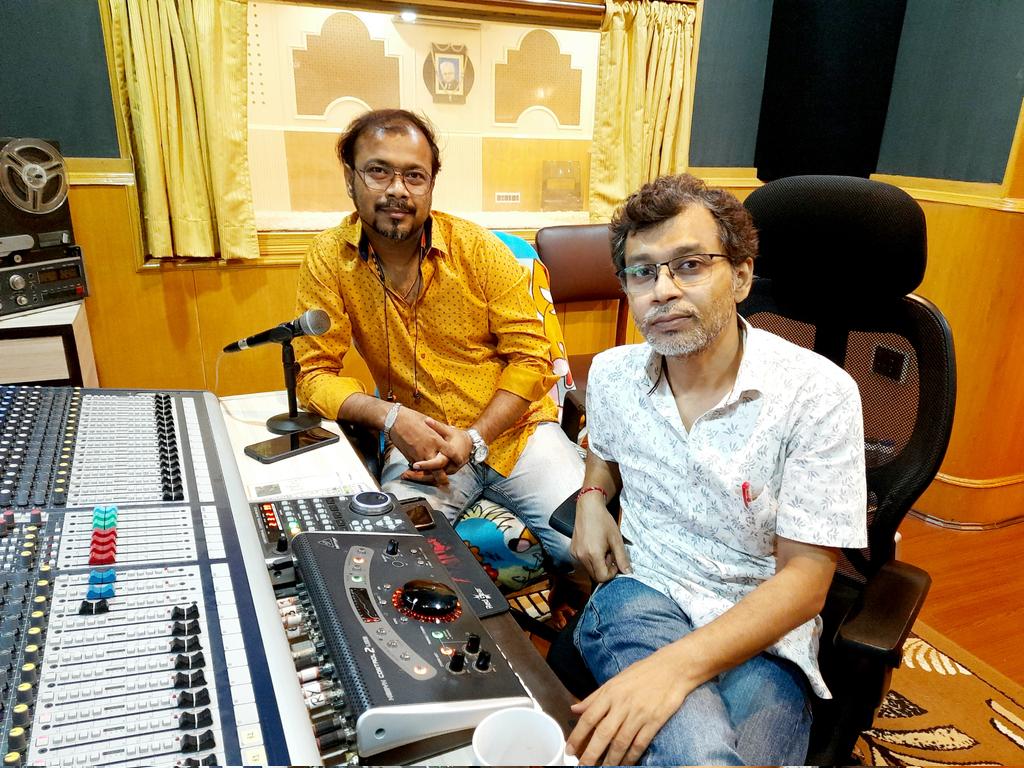 Surajit4music's tweet photo. Recording Voice Dubbing Session
Singer:-Shreya(child artist)
Music Arrangement&Programming by Surajit Ghosh
Recordist Sanjoy Ghosh
StudioResonance #sitinetwork #siticable #zeetv #ZeeBangla #mediacity #mediaciti #WestBengal #shuvosurmediahouse #ShuvosurProduction #StarJalsha https://t.co/54UciPHNtw