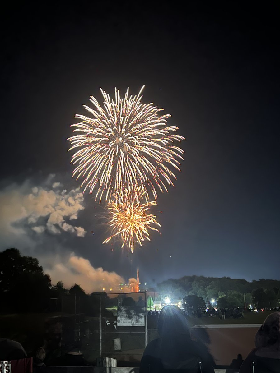 Another FANTASTIC <a href="/wallingford350/">Wallingford350</a> Event, the JUBILEE FIREWORKS! IMHO the BEST FIREWORKS SHOW that I have EVER SEEN in our town! Roaring crowds of appreciation could be heard all through Yalesville (and I am sure other places in town, as well.) #WallingfordCT