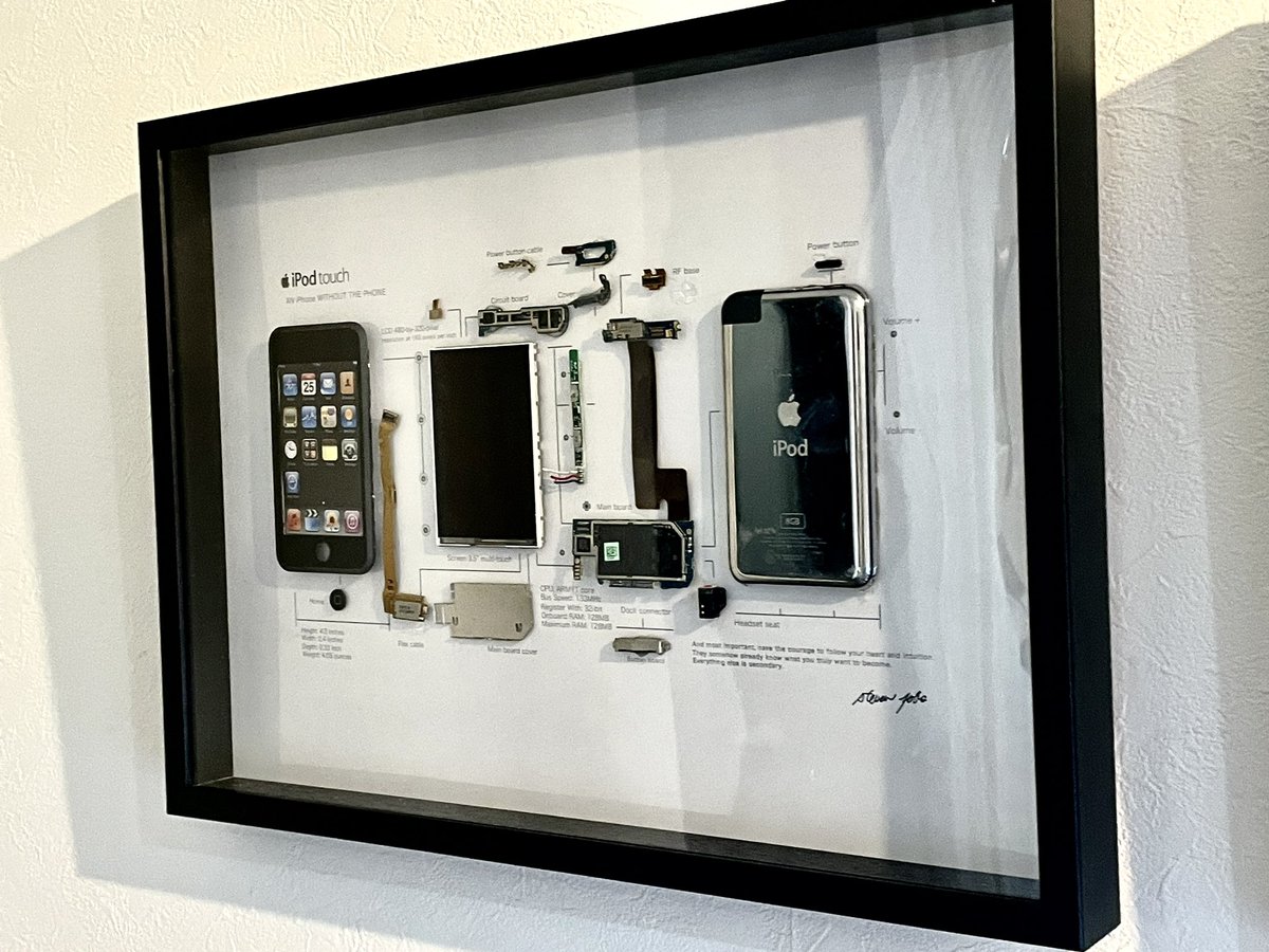 KazuCreative's tweet photo. iPod touch (初代)が完成。
これで3作品目。

シートを間違えて第2世代で作ってしまったので、ボリュームボタンを描いてしまった。

今度シート作り直す予定。

#分解アート
#Apple製品

次回は倉庫に眠るiPad3にチャレンジ予定。 https://t.co/LVQdumwpdR