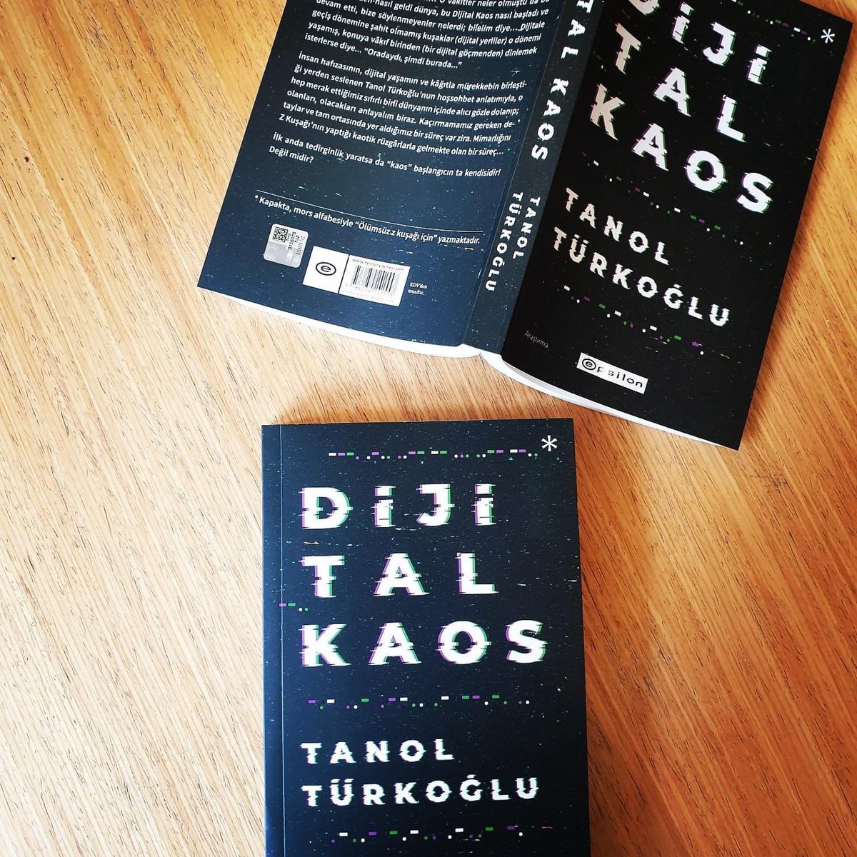 Tanol's tweet photo. Dijital Kaos (s.73): "Dijital Postacı da kapıyı iki kere çalar mı?"

#dijitalkaos #epsilonyayinlari #dijital #kaos #blokzinciri #yapayzeka #sosyalmedya #gelecek #kriptopara #metaverse #tekillik #transhümanizm #posthümanizm #samaritan #u2 #one 

https://t.co/l59GZZ5Qwo https://t.co/1mBbanEjoF