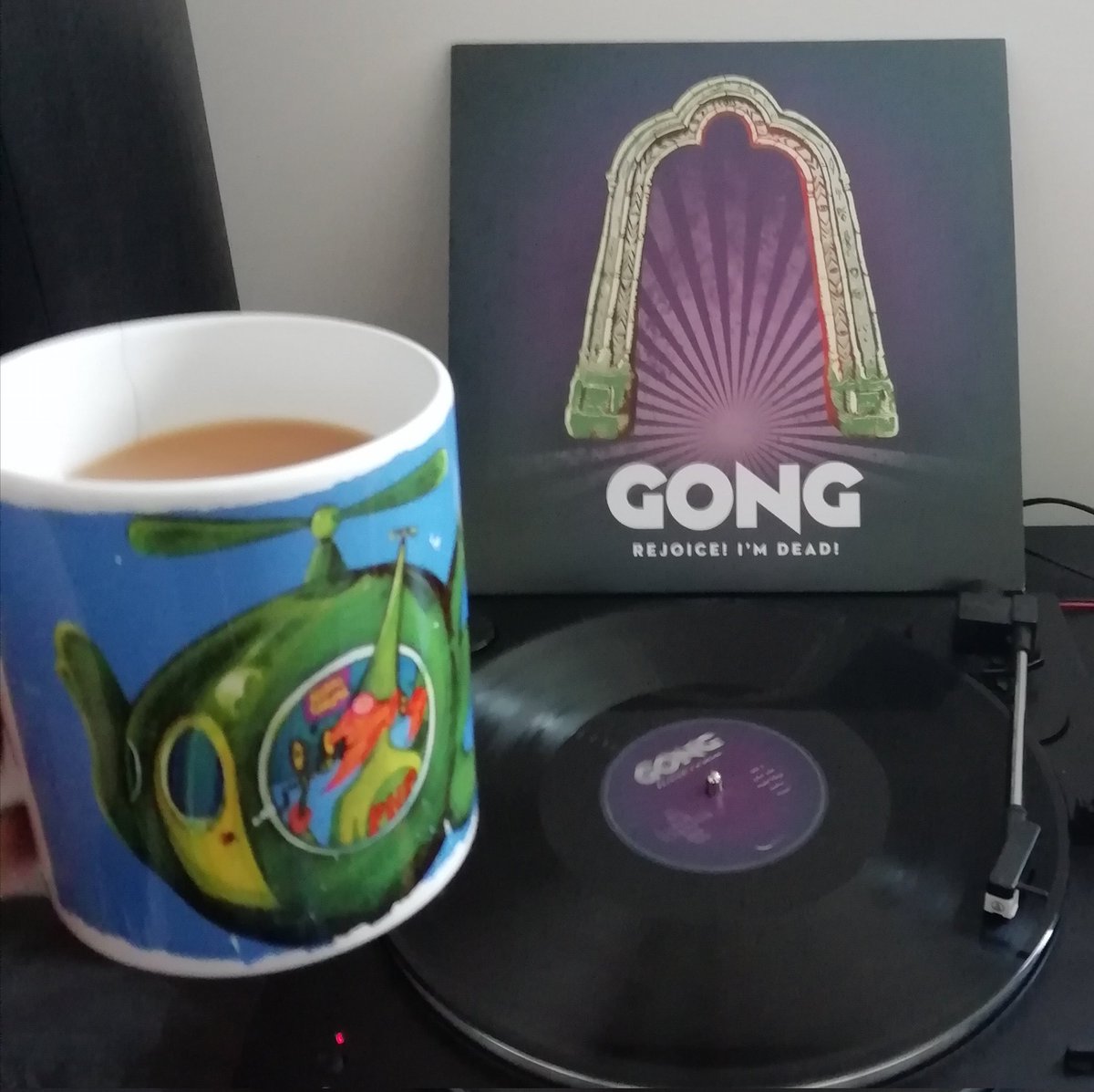 deselbysgold's tweet photo. #NowListening
Gong: Rejoice! I'm Dead!
#HaveACupOfTea #HaveAnotherOne 😁 https://t.co/NrakQA5v6E