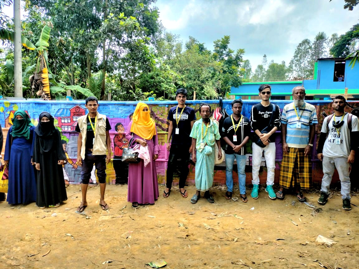 Painter_Enayet's tweet photo. I'm #standing with a team of talented #Rohingya #artists and a non-profit organization called Rohingya #Artolution that seeks to #strengthen the communities experiencing crisis through collaborative art-making. Their aim is spreading joy, color and healing in the #Refugee camps. https://t.co/zq5eqLcsY8