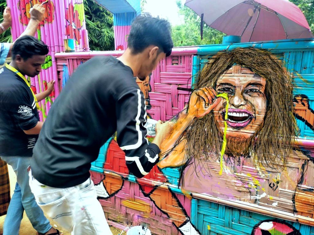 Painter_Enayet's tweet photo. I'm #standing with a team of talented #Rohingya #artists and a non-profit organization called Rohingya #Artolution that seeks to #strengthen the communities experiencing crisis through collaborative art-making. Their aim is spreading joy, color and healing in the #Refugee camps. https://t.co/zq5eqLcsY8