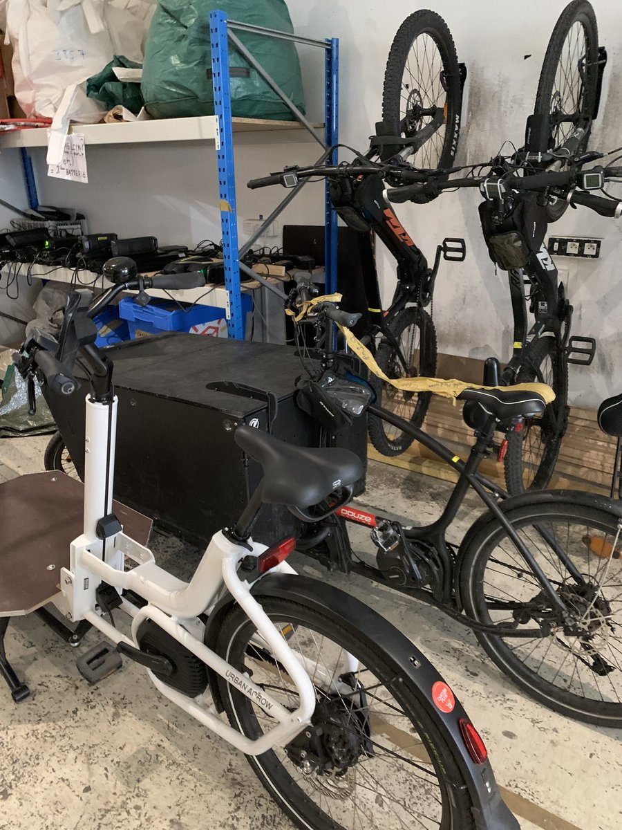cbrossel's tweet photo. Avec @cartonpleinasso qui fête ses 10 ans à #Paris11 et #Paris18 ♻️ L’entreprise collecte en vélo-cargo vos cartons pour les réemployer. Un partenaire engagé pour la valorisation de nos déchets et l’insertion socio-professionnelle de ses salariés https://t.co/sTaSq6NoUJ