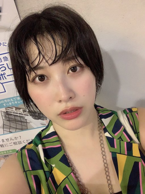 高温多湿の中,エアコンなしでみんながんばりました！！！  汗だくで髪ボサボサだけど,このまま帰る！  (この前悩んで買ったZARAのセットアップ。いまセールになってた🥹🥹) https://t.co/<a href="/tag/%E3%82%A6%E3%82%A7%E3%82%A4%E3%83%88%E3%83%AC%E3%82%B9"class="tags"><span>#ウェイトレス</span></a><a href="/tag/%E3%83%90%E3%83%BC%E3%83%86%E3%83%B3%E3%83%80%E3%83%BC"class="tags"><span>#バーテンダー</span></a>