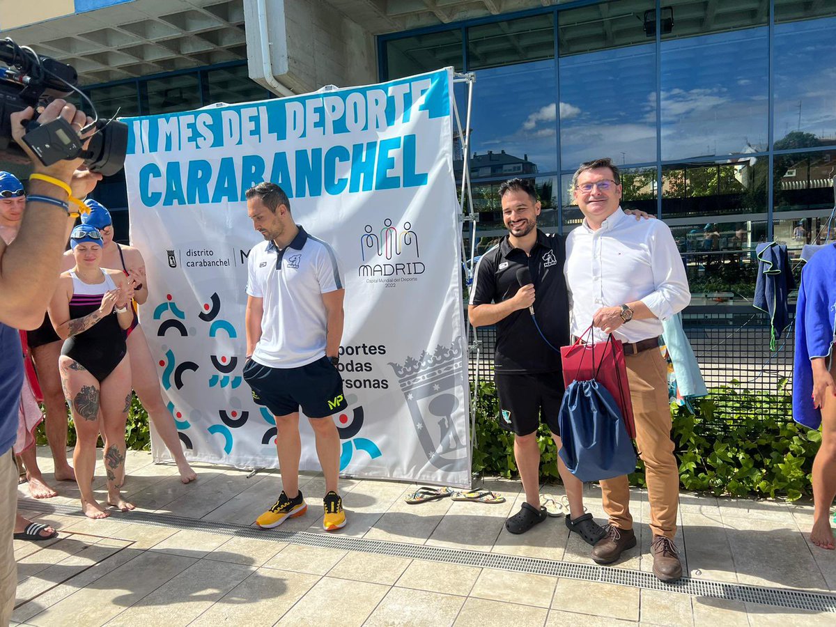 ppcarabanchel's tweet image. El concejal @AlvaroGLopez ha dado salida al maratón solidario de natación organizado dentro de las actividades del “II Mes del deporte en #Carabanchel”. Lo recaudado irá destinado a la Fundación que promueve la investigación del síndrome #invdup15q #epilepsia #TEA. @Funinvdup15Q