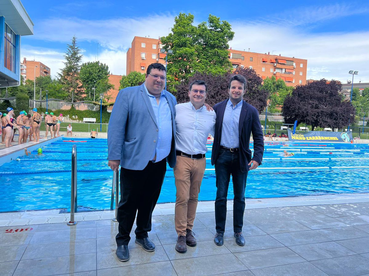 ppcarabanchel's tweet image. El concejal @AlvaroGLopez ha dado salida al maratón solidario de natación organizado dentro de las actividades del “II Mes del deporte en #Carabanchel”. Lo recaudado irá destinado a la Fundación que promueve la investigación del síndrome #invdup15q #epilepsia #TEA. @Funinvdup15Q