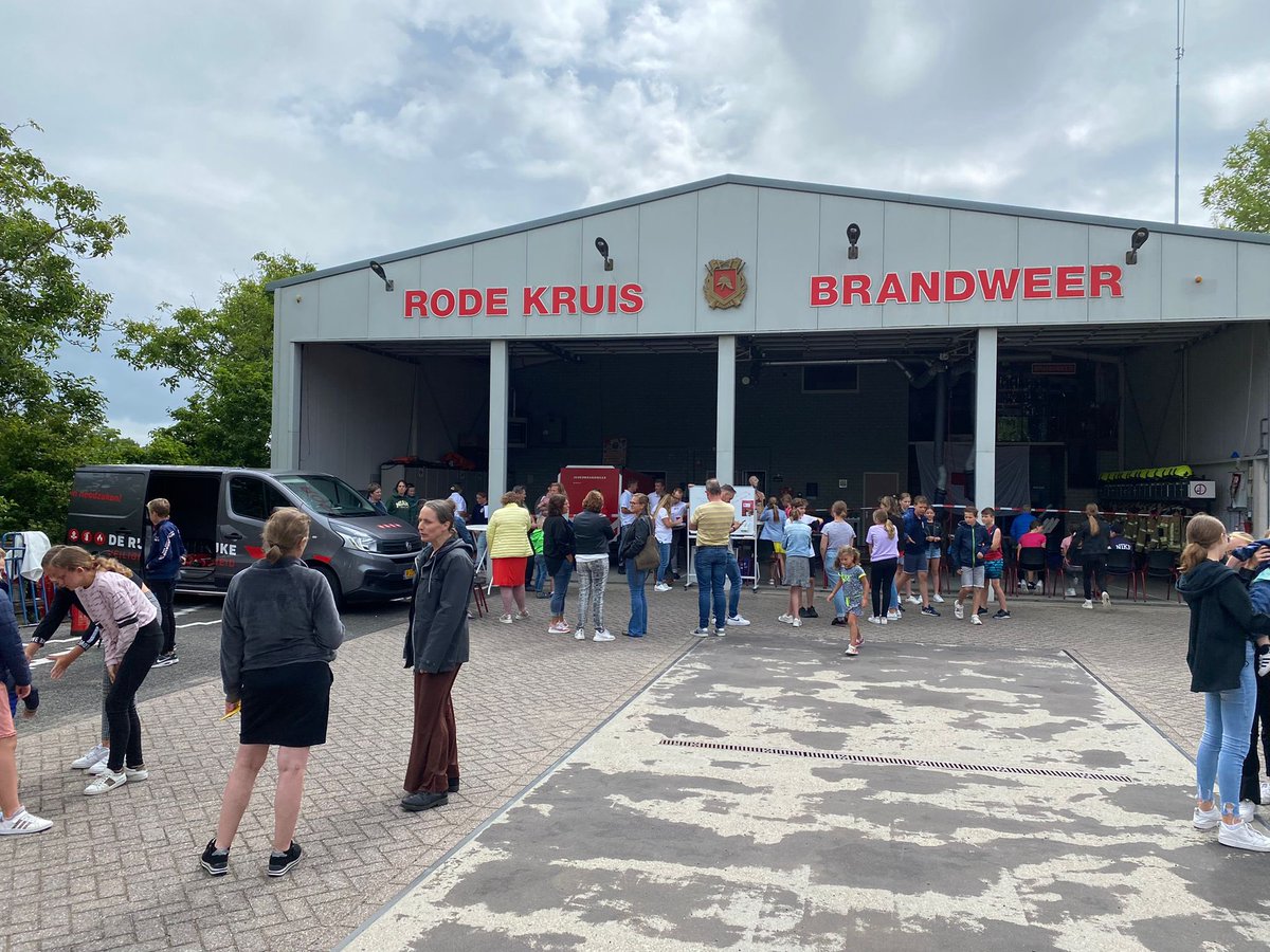 LeefbaarSD's tweet image. Vanochtend was @roykloplsd bij de #jeugdinstuif van het #rodekruis in #bruinisse. Hopelijk melden zich veel nieuwe jeugdleden aan! #streekholders #leefbaar #ehbo