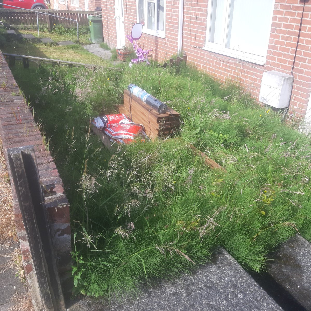 Ext_maintenance's tweet image. Quick garden turn around for an elderly couple. No maintenance needed. #landscape #gardening #hardwork #EXT