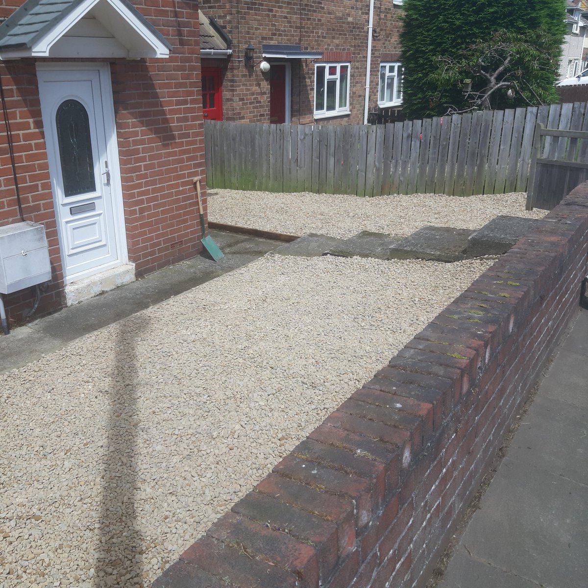 Ext_maintenance's tweet image. Quick garden turn around for an elderly couple. No maintenance needed. #landscape #gardening #hardwork #EXT