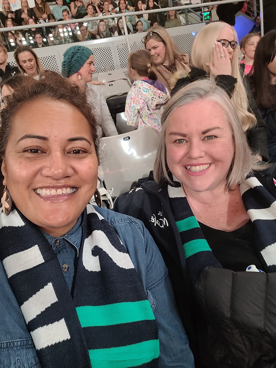Grateful to reconnect with my predecessor and someone I call friend in the Player Development space! Kim passed the baton to me and now she's blowing it out of the court with the @MelbourneVixens #PDM #AthleteWelfare #FinalsBaby (Mannix YOU BEAUTY)
