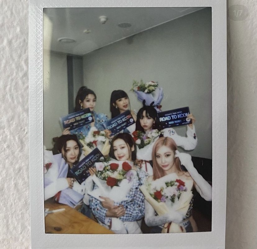 jinnyw1sh's tweet photo. @5ecretNumber 💙🤍 https://t.co/aL92DfQ4TJ