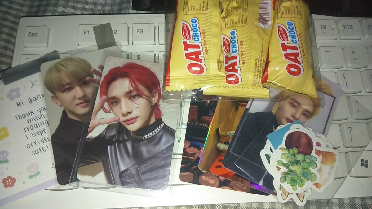 arieeskz's tweet photo. Hi @0890COLLECTS! Hyunjin came home safeee💖 tysm for trading with mee and for the vv secured packaging plus the freebies! Ang sarap nung oat choco!
#0890Proof https://t.co/dvx1xgbxpy