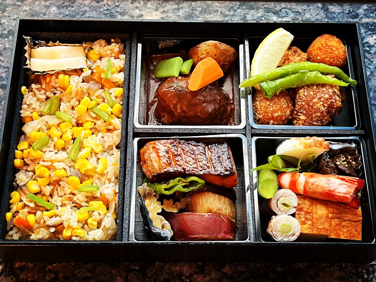 今日の夕食は、旬房さんのお弁当です。 I had a bento of Shunbou for dinner today.