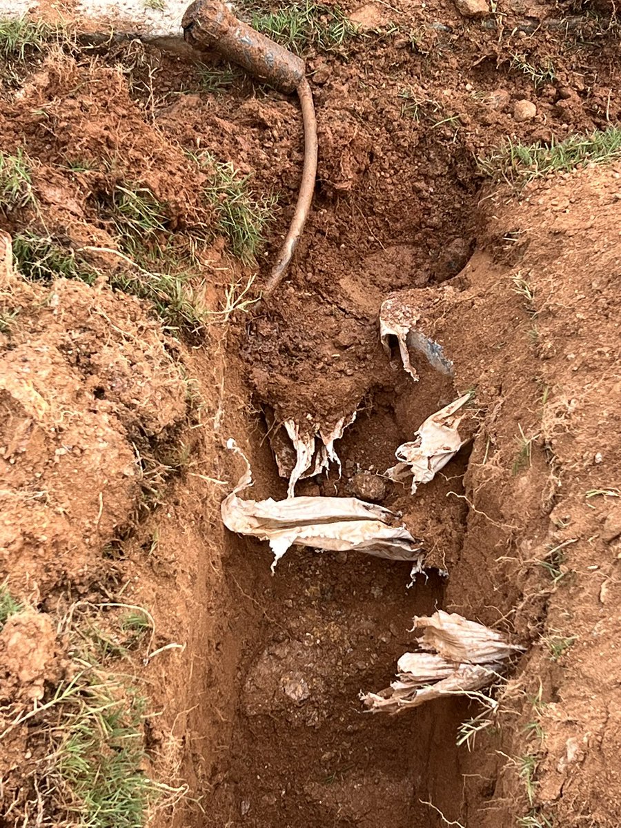 thenumber3's tweet photo. @ATT your friends over at @comcast just cut the internet to our house. They didn’t mark the lines and cut right through. This has been happening consistently in our neighborhood for 2 weeks. #customersupport #callbeforeyoudig @wsbtv https://t.co/4vSwVn6whR