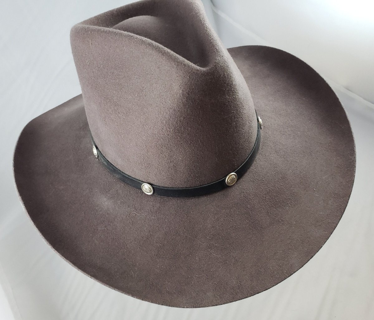 atticesoterica's tweet photo. Vintage Brown Bailey "Stoney" Wool Western Hat Size 7 56 cm Made in USA #Cowboy #BaileyHat #western #CowboyHat https://t.co/bCTqUYGnRy #Curios #Antiques #BestOffer #Etsy #Collectibles #Vintage #AtticEsoterica #FurFeltHat https://t.co/n1FIoZB9FV