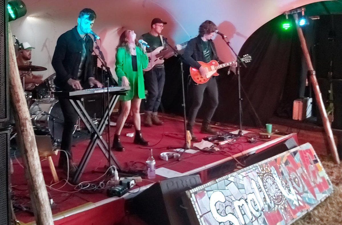 @tiny_dyno also put on an enthusiastic show at Small World stage @glastonbury on Saturday night. Some great tunes and energy.