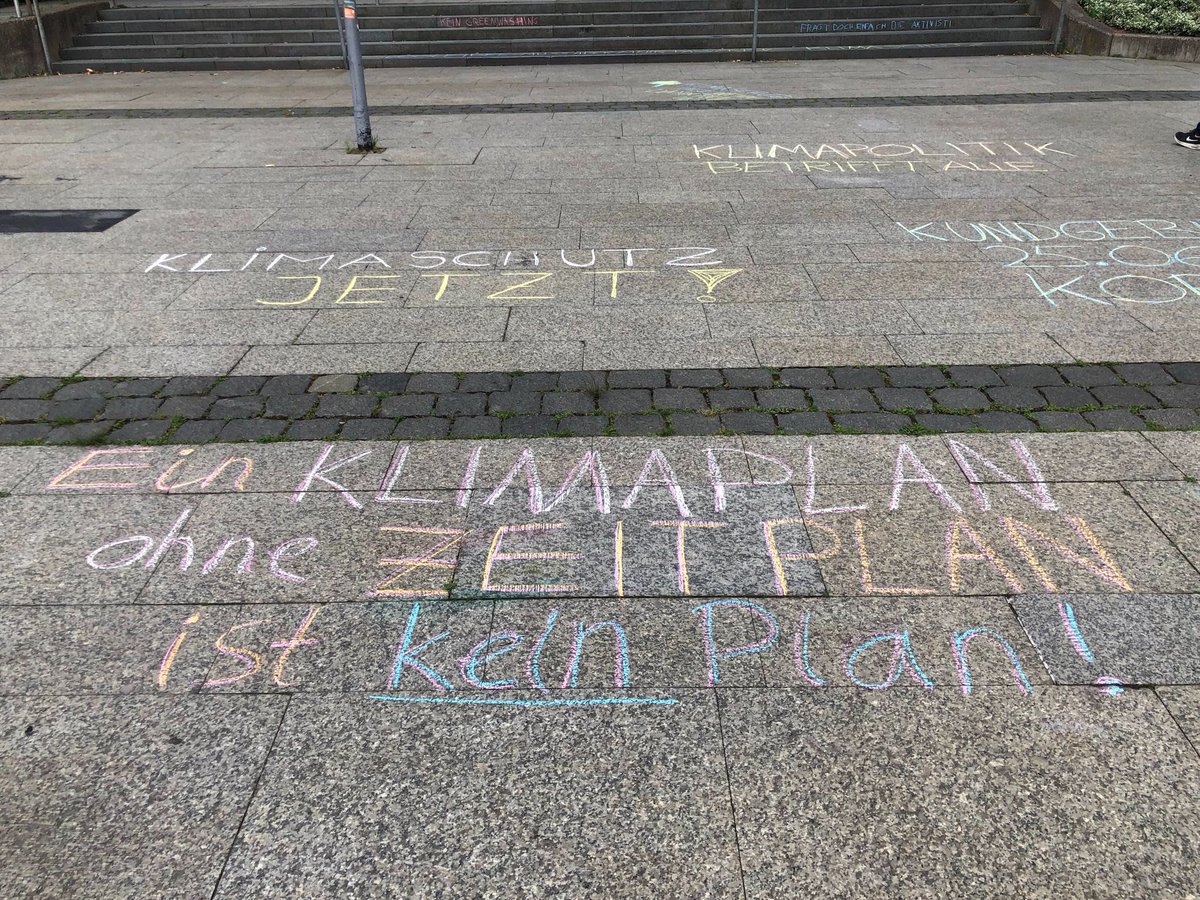 GreenpeaceGoe's tweet photo. Gestern haben wir die Stadt #Göttingen aufgefordert, ihren Worten beim #Klimaschutz endlich Taten folgen zu lassen. Die Absichtserklärungen der Stadt sind unzureichend, nette Worte ohne konkrete Maßnahmen und Zeitplan reichen nicht!
#KlimakriseIstJetzt https://t.co/A12I3JJdaU
