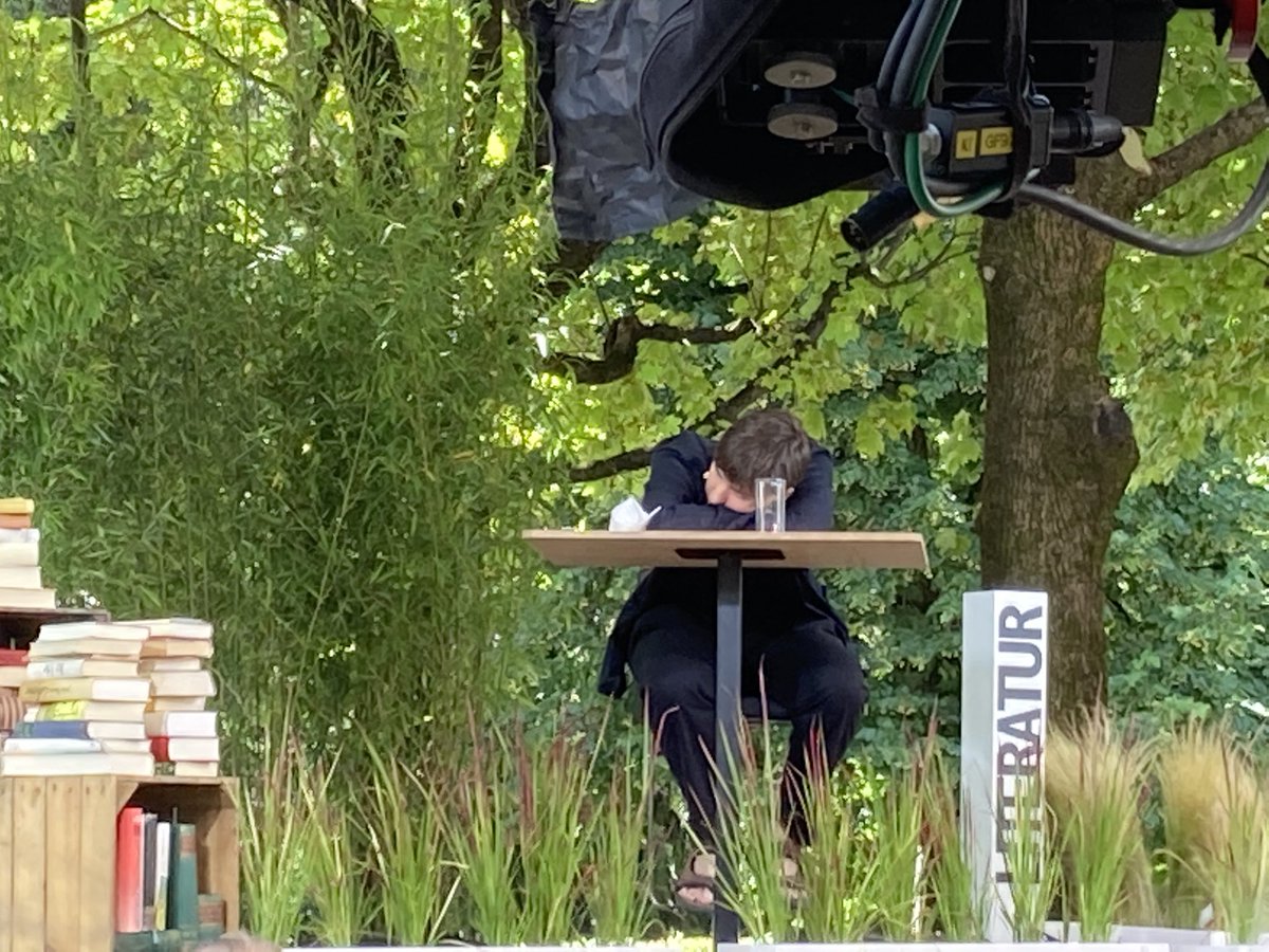 „alles wird gut“
<a href="/eliashirschl/">Hirschi</a> 
<a href="/tddlit/">Bachmannwettbewerb</a> 
#tddl 
#tddl22